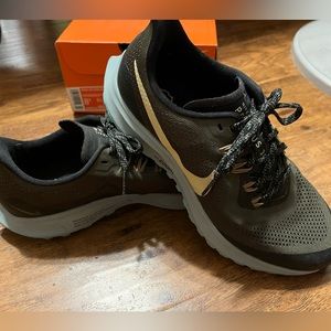 Nike Pegasus 36 trail running shoes, W size 8.5. Color is taupe, black & blue.